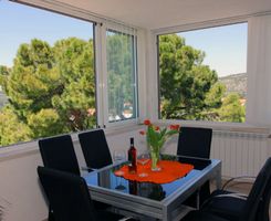 Apartman za 4 osobe Nerežišće Brač
