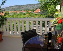Prekrasan apartman za 4 osobe Nerežišće otok Brač