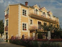 Prostrani apartman za 8 osoba u Splitu