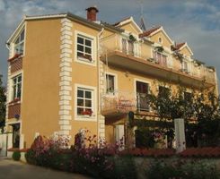Prostrani apartman za 8 osoba u Splitu