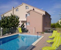 Apartman za 6 osoba na Omiškoj rivieri