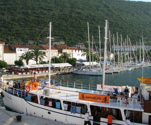 Stan Faraon u Trpanj 8